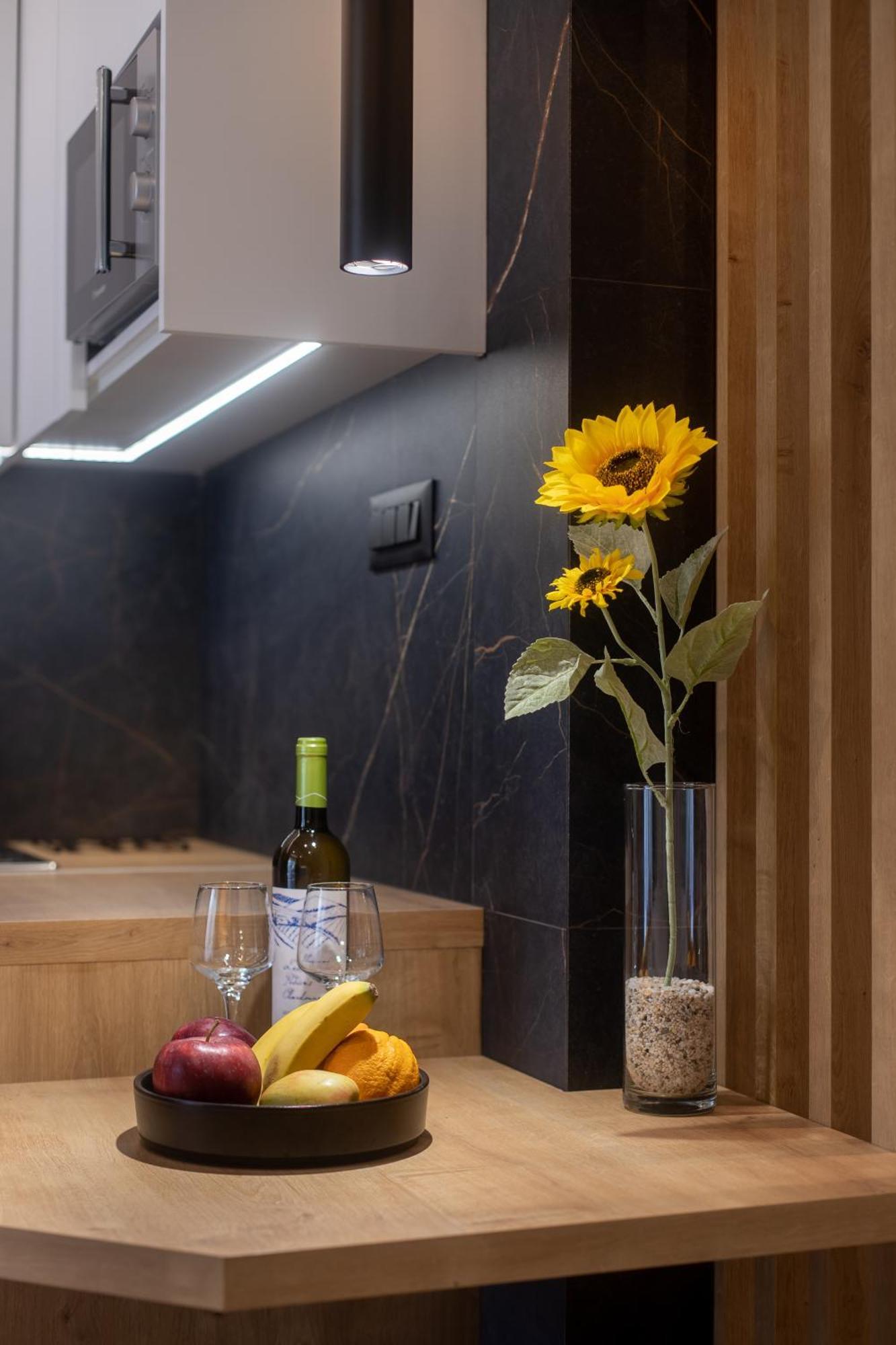 Sunflower Smartliving Suites Heraklion  Bagian luar foto